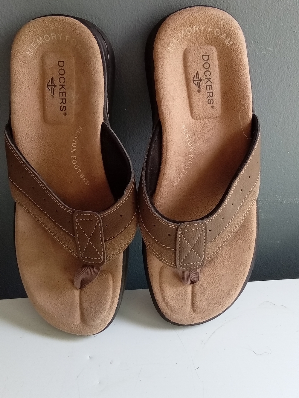 Dockers Mens‎ Brown Memory Foam Fusion Footbed Flip Flop Thong Sandals